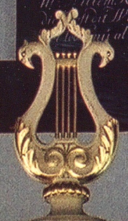 Deze harp bekroont het Knipscheerorgel in de Grote of St. Jeroenskerk in Noordwijk-Binnen. Foto (2000): Jaco van Leeuwen (uitvergroting).